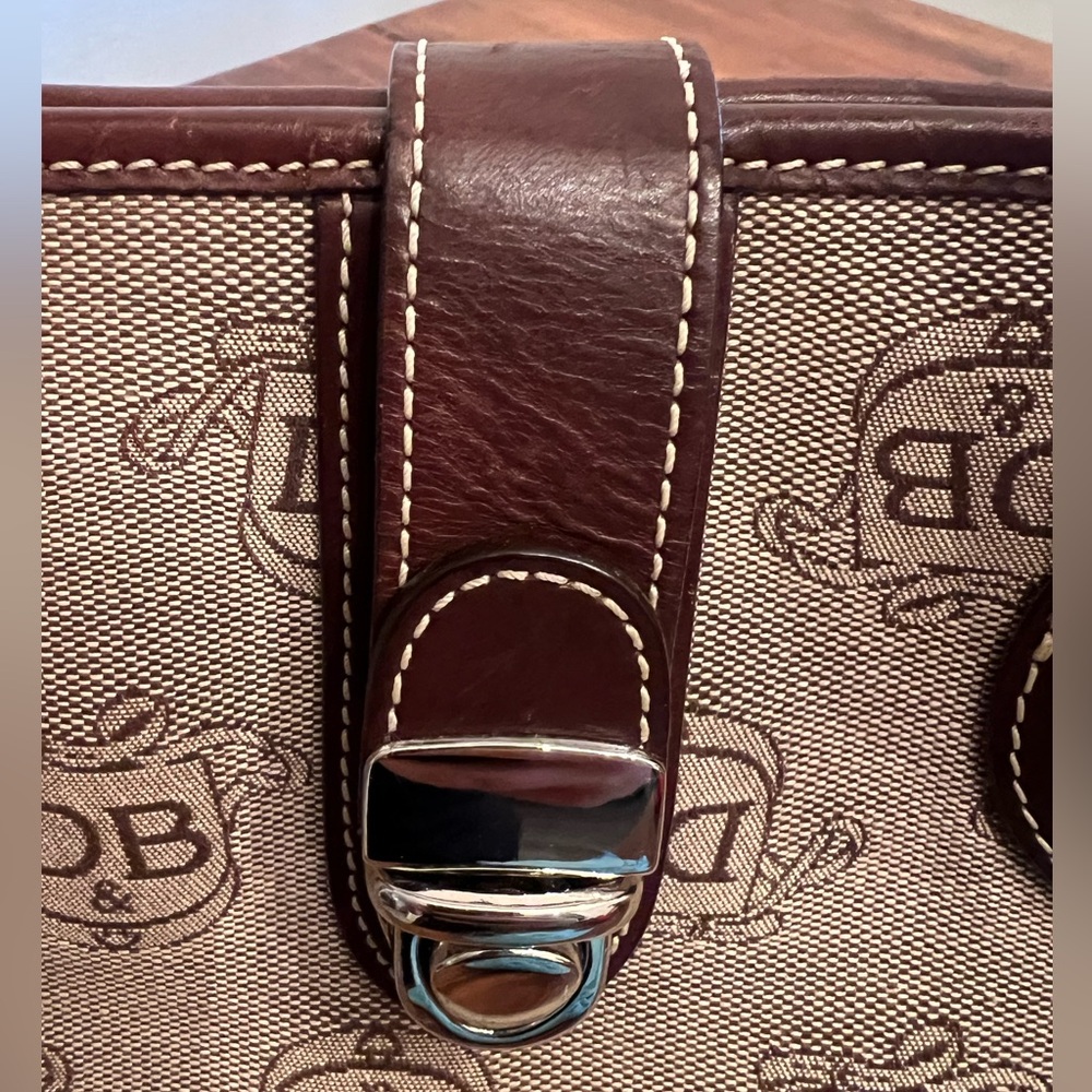 Dooney & Bourke | Signature Logo Tote - Picture 3 of 7